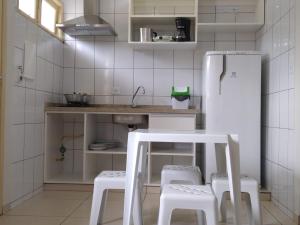 Η κουζίνα ή μικρή κουζίνα στο Colônia de Férias de Guaratuba