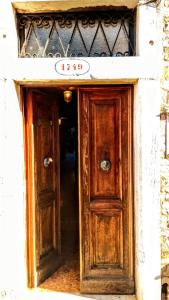 an entrance to a building with two wooden doors at Appartamento 1749 Venicemar in Venice