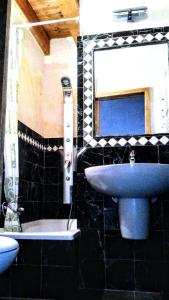 a black and white bathroom with a sink and a mirror at Appartamento 1749 Venicemar in Venice