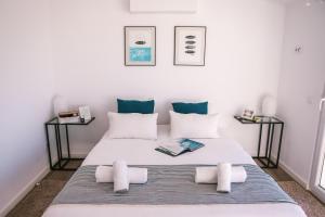 Un pat sau paturi într-o cameră la Marlin House II