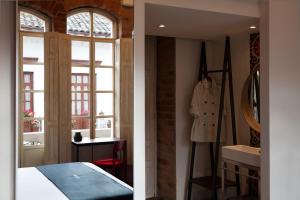 Voodi või voodid majutusasutuse Carlota Sustainable Design Hotel toas