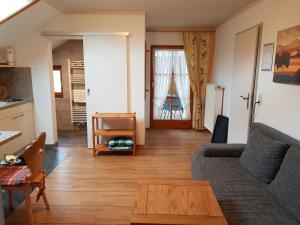 a living room with a couch and a table at Ferienwohnungen am Buchbrunnen in Pfronten