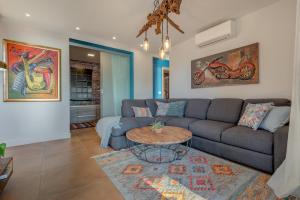 Posezení v ubytování Paradiso Apartment with Private Jacuzzi and Terrace
