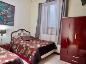 Postel nebo postele na pokoji v ubytování Hotel La Guaria Inn & Suites