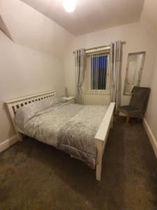 Giường trong phòng chung tại Park View house on NC500