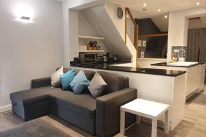 A seating area at Spacious 2 bed in gated community up to 6 guests