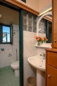A bathroom at Best View Mountain Villa Még 37 kép