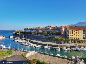 Zdjęcie z galerii obiektu LLANES 30 PLAYAS - PUERTO CHICO 1 -VUT163AS w mieście Llanes
