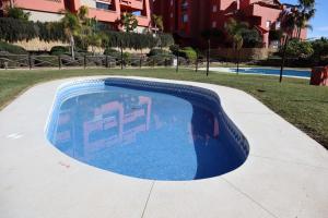 Der Swimmingpool an oder in der Nähe von Penthouse Luxury Faro Casasol