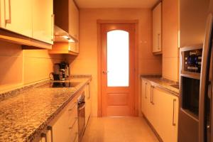 Küche/Küchenzeile in der Unterkunft Penthouse Luxury Faro Casasol