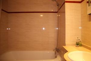 Ein Badezimmer in der Unterkunft Penthouse Luxury Faro Casasol