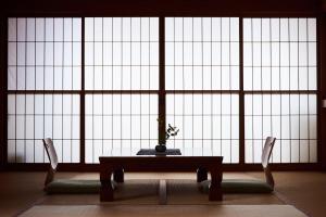 Posezení v ubytování Tsukasaya Ryokan