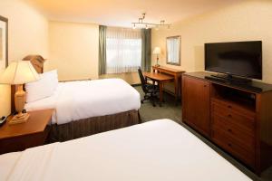 Voodi või voodid majutusasutuse Red Lion Hotel Wenatchee City Center toas