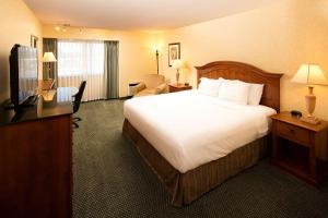 Voodi või voodid majutusasutuse Red Lion Hotel Wenatchee City Center toas