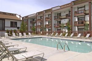 a swimming pool with lounge chairs and a hotel at Red Lion Hotel Wenatchee City Center in Wenatchee