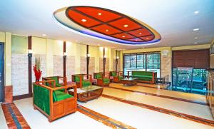 Bazén v ubytování Hotel Pooja Palace nebo v jeho okolí