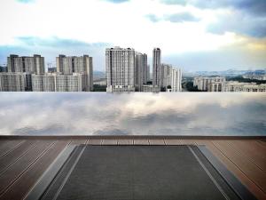 Nespecifikovaný výhled na destinaci Cyberjaya nebo výhled na město při pohledu z aparthotelu