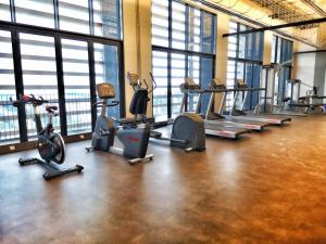 Fitness centrum a/nebo fitness zařízení v ubytování Tamarind Suites by BeeStay Management