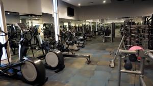 Fitnes oz. oprema za telovadbo v nastanitvi Al Kout Beach Hotel