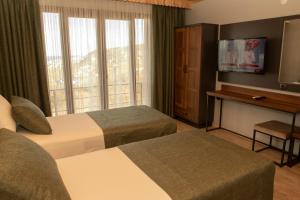 A television and/or entertainment centre at Royal Villa