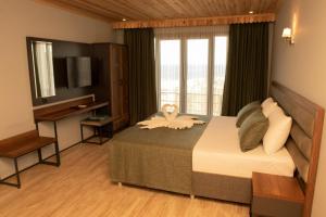 A bed or beds in a room at Royal Villa