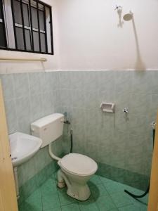 Vonios kambarys apgyvendinimo įstaigoje Syaqisya Homestay 3