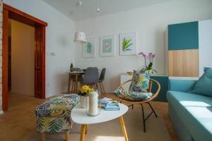 A seating area at Teubel apartman 2
