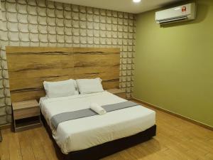 Postel nebo postele na pokoji v ubytování Bangi Perdana Hotel