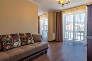 Posezení v ubytování Amarena SPA Hotel - Breakfast included in the price Spa Swimming pool Sauna Hammam Jacuzzi Restaurant inexpensive and delicious food Parking area Barbecue 400 m to Bukovel Lift 1 room and cottages