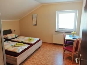 Postel nebo postele na pokoji v ubytování Haus Staubmann Nähe Red Bull Ring Murtal Spielberg