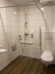 Koupelna v ubytování M70 Apartmanház