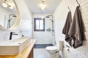 Kúpeľňa v ubytovaní Casa LLimona: La casa perfecta para tus vacaciones.