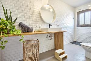 Kúpeľňa v ubytovaní Casa LLimona: La casa perfecta para tus vacaciones.