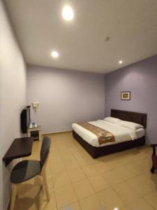 TIONG HUA HOTEL客房内的一张或多张床位