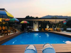 Bazén v ubytování Koh Chang Havana Pool Villa nebo v jeho okolí