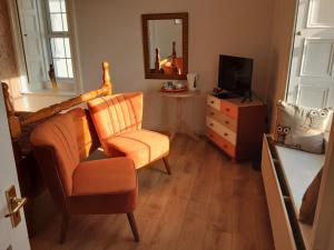 A seating area at Greencastle B&B
