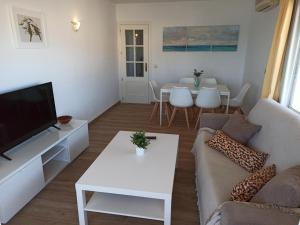 TV a/nebo společenská místnost v ubytování Apartamento en edificio Stella Maris