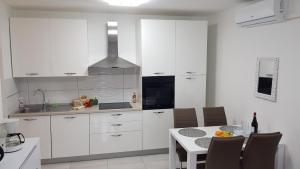 Kuchyň nebo kuchyňský kout v ubytování Apartman Ivan