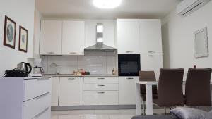 Kuchyň nebo kuchyňský kout v ubytování Apartman Ivan