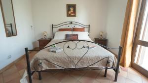 a bedroom with a bed with a face drawn on it at Villa Calò in Castelvetrano Selinunte