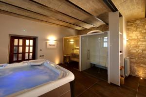 Borgo Degli Angeli Resort e Spa客房内的一张或多张床位