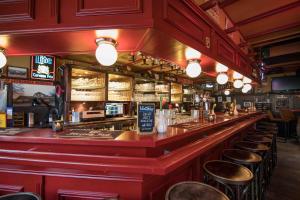 a bar with a row of bar stools at Boschzicht in Echten +17 photos