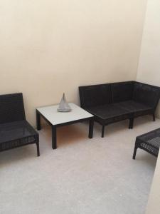 Nuevo Apartamento Moderno Elisa - a 80 metros de la playa para 5 personas的休息区
