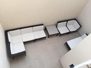 Nuevo Apartamento Moderno Elisa - a 80 metros de la playa para 5 personas的休息区