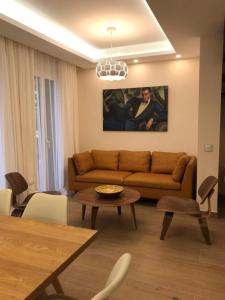 Nuevo Apartamento Moderno Elisa - a 80 metros de la playa para 5 personas的休息区