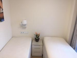 Nuevo Apartamento Moderno Elisa - a 80 metros de la playa para 5 personas客房内的一张或多张床位