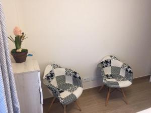 Nuevo Apartamento Moderno Elisa - a 80 metros de la playa para 5 personas的休息区