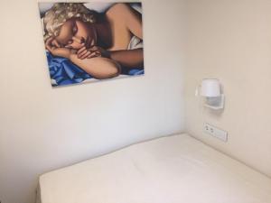 Nuevo Apartamento Moderno Elisa - a 80 metros de la playa para 5 personas客房内的一张或多张床位