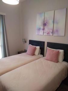Katil atau katil-katil dalam bilik di Marina's Luxury Rooms