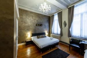 a bedroom with a large bed and a large window at Hotel Onderbergen in Ghent